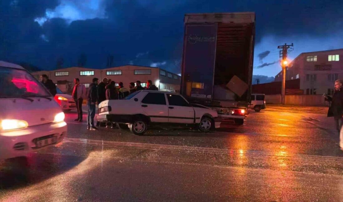 Bursa’nın İnegöl ilçesinde meydana gelen trafik kazasında otomobil bir tıra