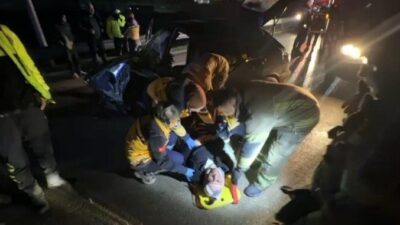 Bursa’da meydana gelen trafik kazasında, kontrolden çıkan bir otomobil bariyerlere