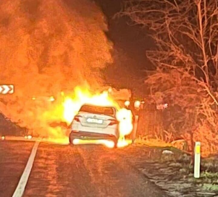 Bir araç Bursa’nın Kestel ilçesinde seyir halindeyken alev aldı. Saat