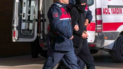 Bursa’nın İnegöl ilçesinde bir cezaevinden kaçan ve tekel bayisine silahla