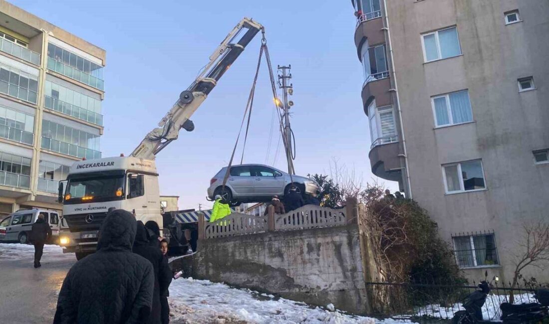 Sinop’ta meydana gelen bir kazada, sürücüsü direksiyon hakimiyetini kaybeden bir