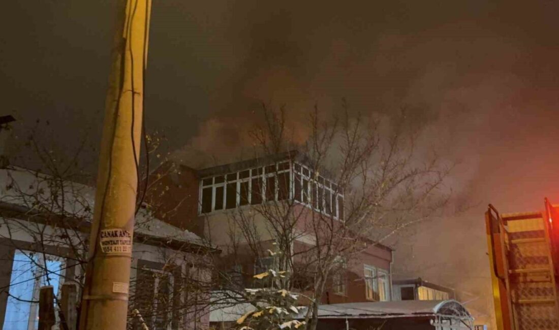 Melikgazi ilçesinde bulunan bir 3 katlı binanın çatısında meydana gelen