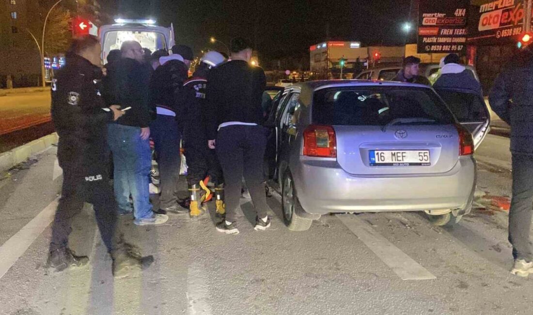 Çorum’da meydana gelen trafik kazasında, trafik ışıklarında bekleyen çekiciye arkadan