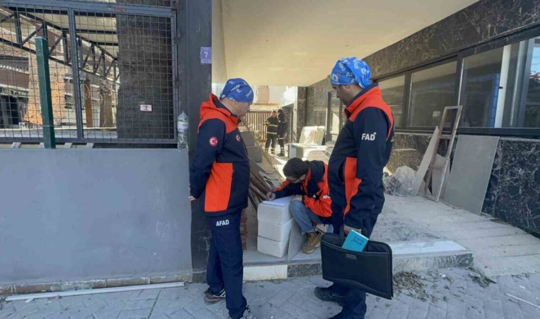Muğla’nın Marmaris ilçesinde, çöken apart otelde çalışan işçilerin, binadan ses