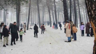 Çorum’da düzenlenen kar festivali, Çatak Tabiat Parkı’nı ziyaret eden vatandaşlar