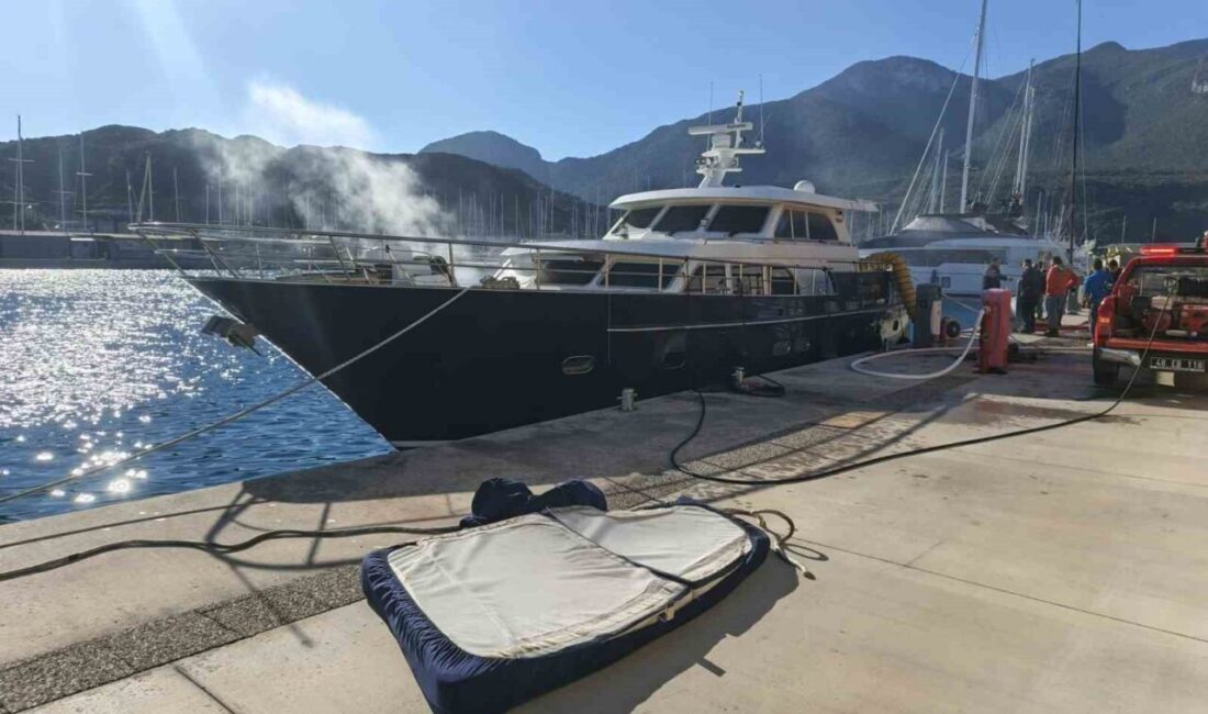 Datça ilçesinde bulunan bir marinada demirli olan bir motoryatta meydana