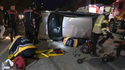 Karaman’da meydana gelen bir trafik kazasında, park halindeki araca çarparak