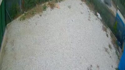 Bir sürücü, Bursa’da aracını kullanırken kontrolü kaybederek bir hobi evinin