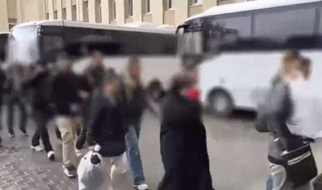 Diyarbakır merkezli 11 ilde gerçekleştirilen operasyon kapsamında 17 kişinin gözaltına