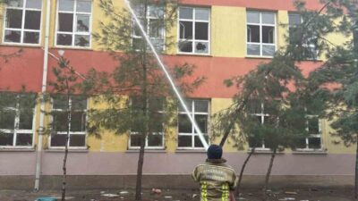 Ortaokulda Yıkım Nedeniyle Boşaltılan Bina Yangınla Sarsıldı Diyarbakır’da, yıkım kararı