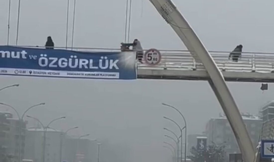 Diyarbakır’da üst geçitte kar topu atan 3 çocuğu darp ettiği