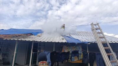Hatay’da, Dörtyol ilçesi Yeşilköy Mahallesi’nde bir müstakil evin çatısında çıkan