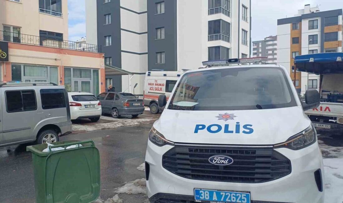 Kayseri’nin Melikgazi ilçesinde, iddiaya göre duş aldıktan sonra fenalaşarak yerde