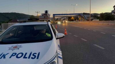 Düzce’de trafik ekipleri, 2025 yılında kurallara uymayan sürücülere müsamaha göstermedi.