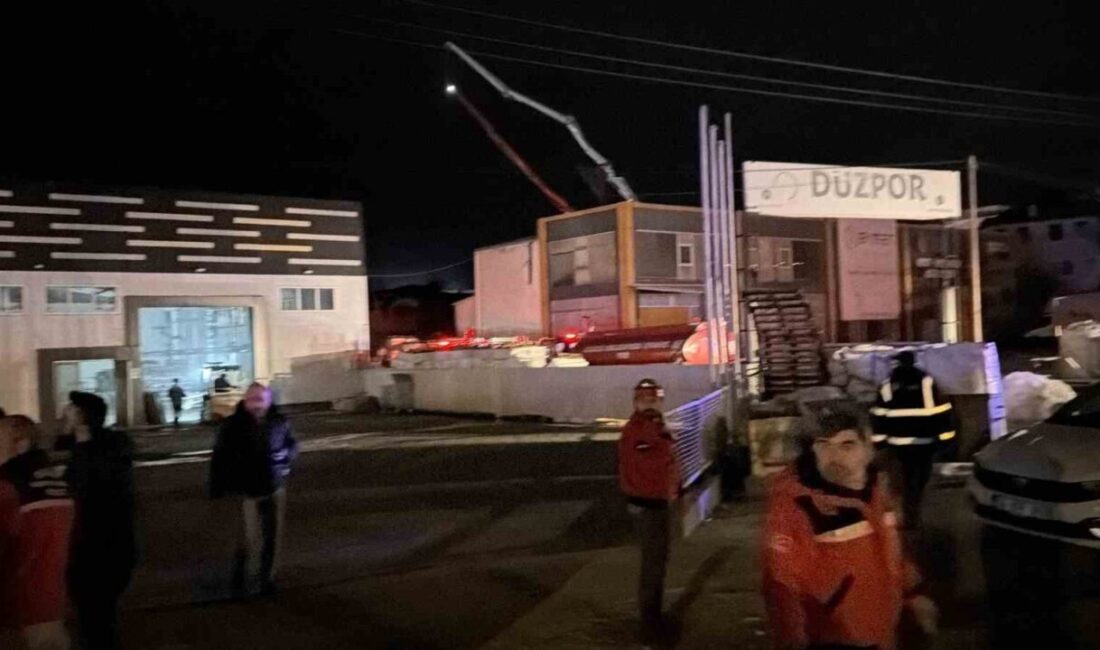 Düzce ilinde strafor üretimi yapan bir fabrikada çıkan yangın, ekiplerin