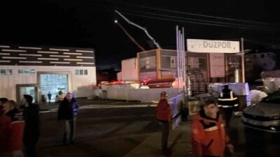 Düzce ilinde strafor üretimi yapan bir fabrikada çıkan yangın, ekiplerin