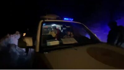 Van’ın Bahçesaray ilçesinde, kar yağışı sebebiyle ulaşımın kapandığı bir mahallede