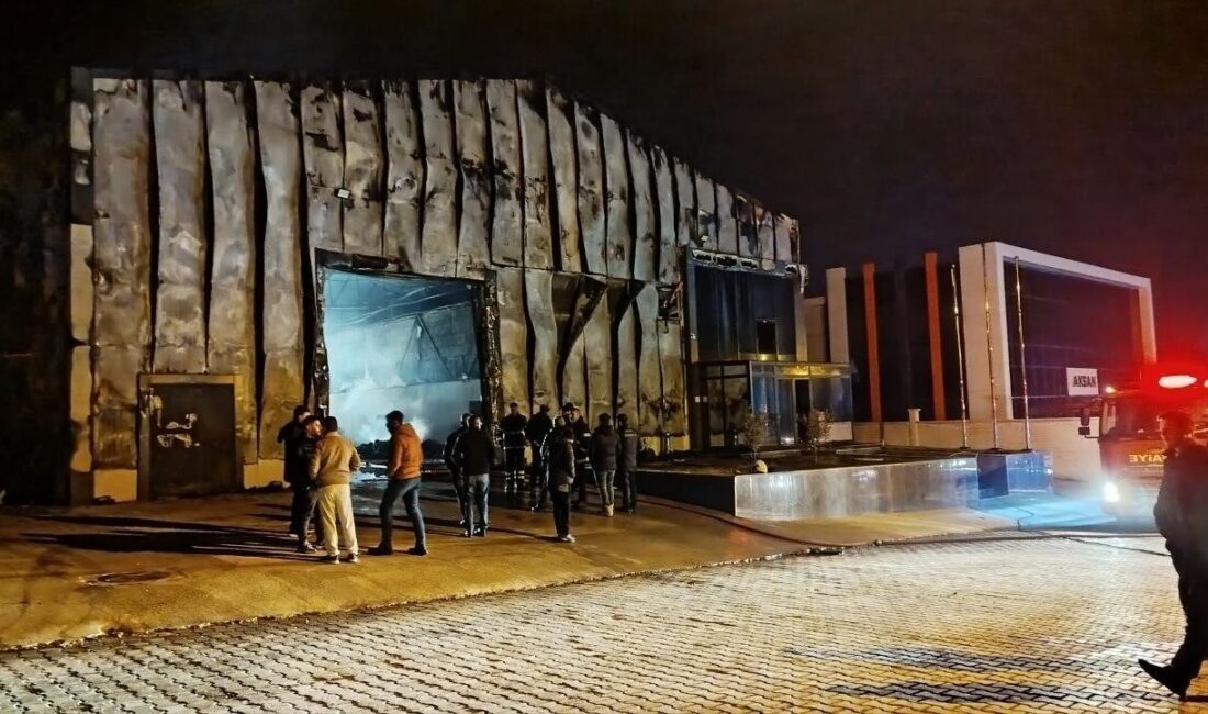 Çorum’un Osmancık ilçesinde bulunan bir ekmek üretim fabrikasında çıkan yangın,