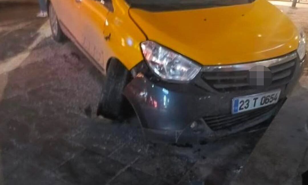 Elazığ’da alkollü bir şahıs, çalmış olduğu ticari taksi ile bir