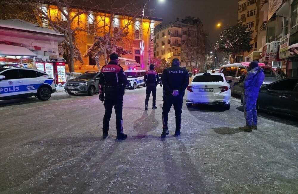 Elazığ’da, polis ekipleri tarafından gece saatlerinde gerçekleştirilen geniş kapsamlı asayiş
