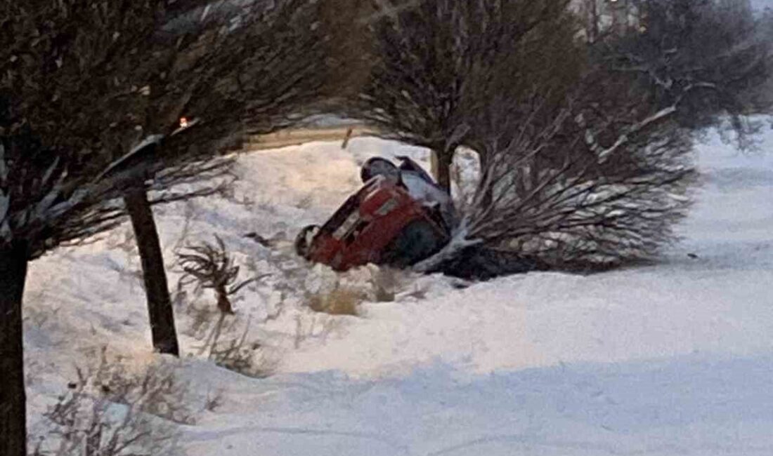 Elazığ’da, kar yağışı nedeniyle kayganlaşan bir yolda meydana gelen trafik