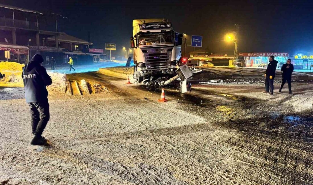 Elazığ’da kar ve buzlanma nedeniyle meydana gelen bir kaza, Karakoçan