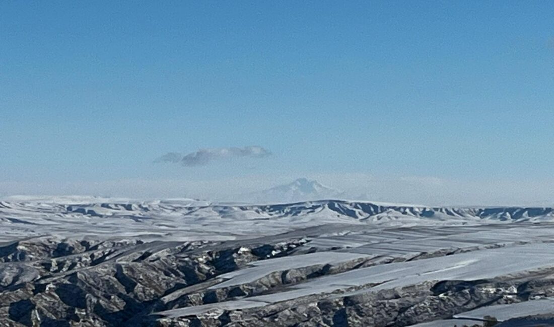 Kış mevsiminin etkisini artırdığı Çiçekdağı’nda açık ve karlı havanın oluşturduğu