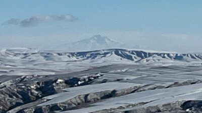 Kış mevsiminin etkisini artırdığı Çiçekdağı’nda açık ve karlı havanın oluşturduğu
