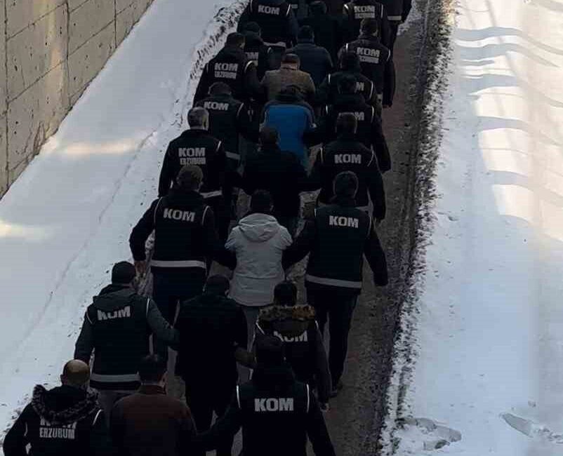Erzurum merkezli beş ilde düzenlenen operasyonda, haksız yere kredi kullandırıldığı