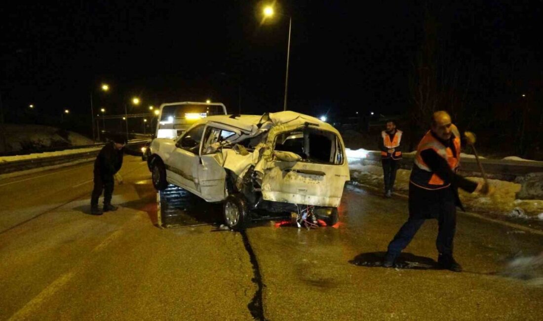 Erzurum’a bağlı Pasinler ilçesine giden karayolunda bir hafif ticari araç