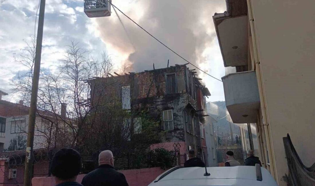 Karamürsel ilçesinde, 3 katlı bir evde çıkan yangın, ev sahibini