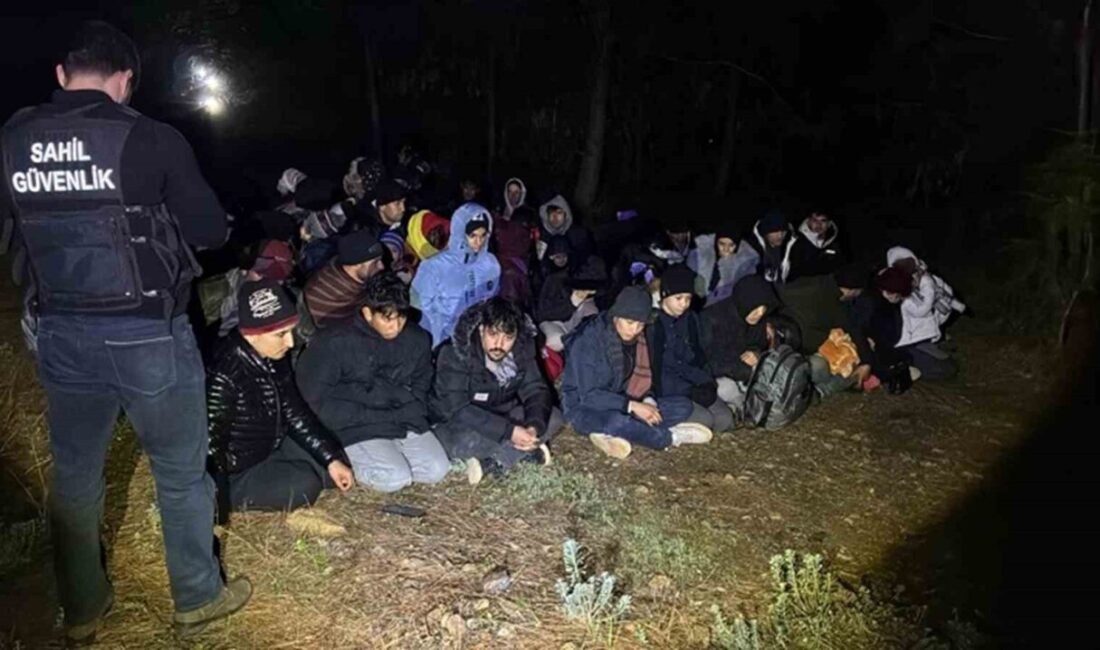 Muğla’nın Fethiye ilçesinde Sahil Güvenlik ekipleri tarafından karada bekleyen, içlerinde