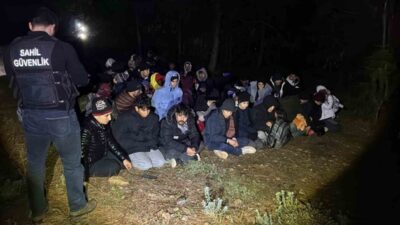 Muğla’nın Fethiye ilçesinde Sahil Güvenlik ekipleri tarafından karada bekleyen, içlerinde