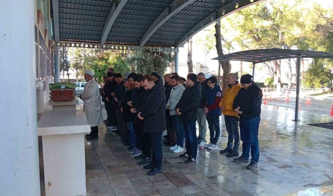 Denizli’nin Pamukkale ilçesinde meydana gelen fırtına faciasında evinin çatısına çıkan