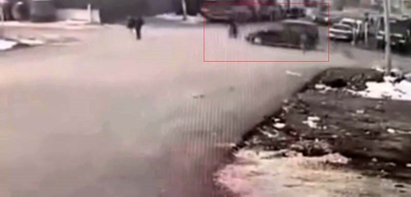 Gaziantep’te, bir kavşakta meydana gelen olayda, hafif ticari araç önce