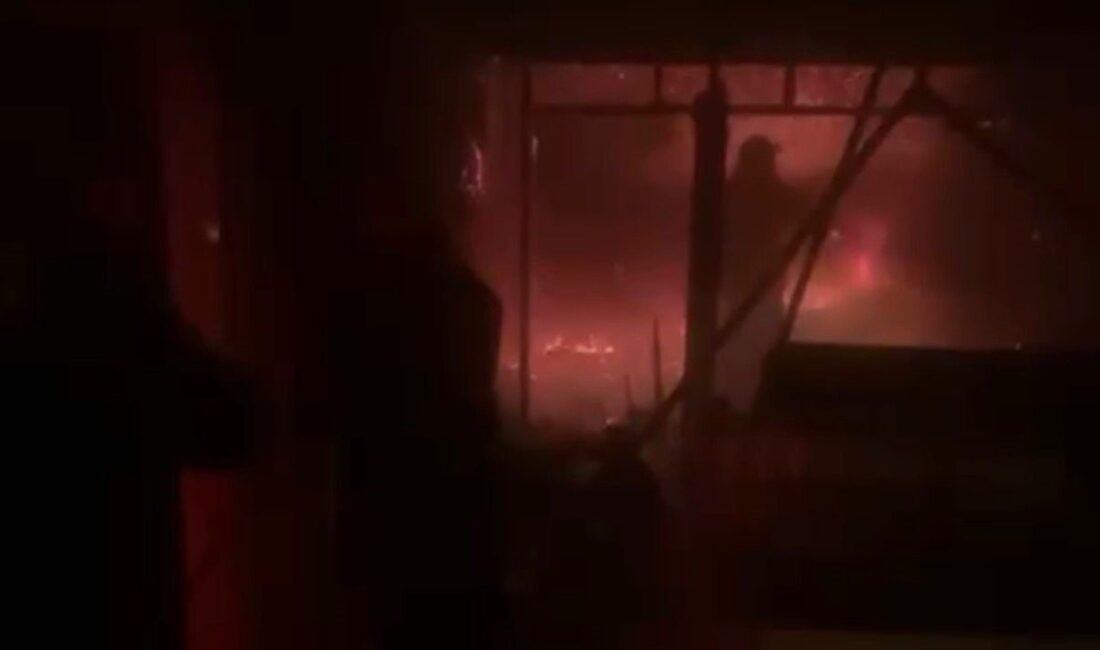 Gazipaşa ilçesindeki bir mahalle konağında meydana gelen yangın, Antalya itfaiye