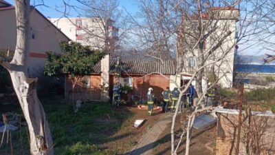 Kocaeli’nin Karamürsel ilçesinde bir gecekonduda çıkan yangın, itfaiye ekiplerinin hızlı