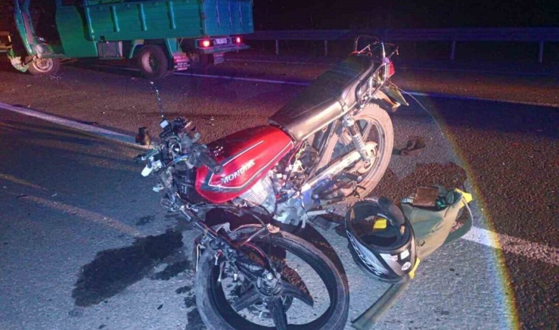 Giresun’un Yağlıdere ilçesinde meydana gelen trafik kazasında kamyonet ile motosiklet