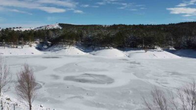 Yozgat’ta hava sıcaklığının sıfırın altına düşmesiyle donan 3 gölet havadan