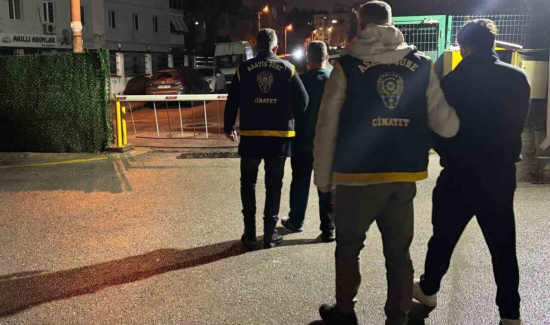 Gölmarmara ilçesinde maskeli ve pompalı tüfekle kuyumcu soygunu gerçekleştiren iki