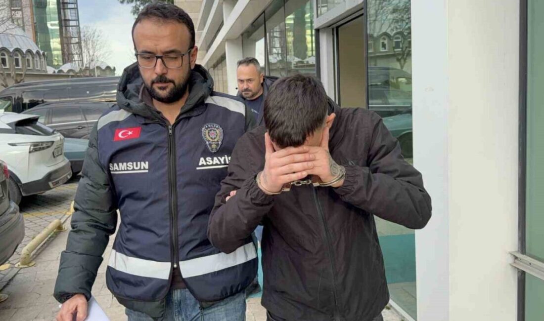 Samsun’da bir gümüşçü dükkanında gerçekleşen olayda, vitrin camını kırarak içerideki