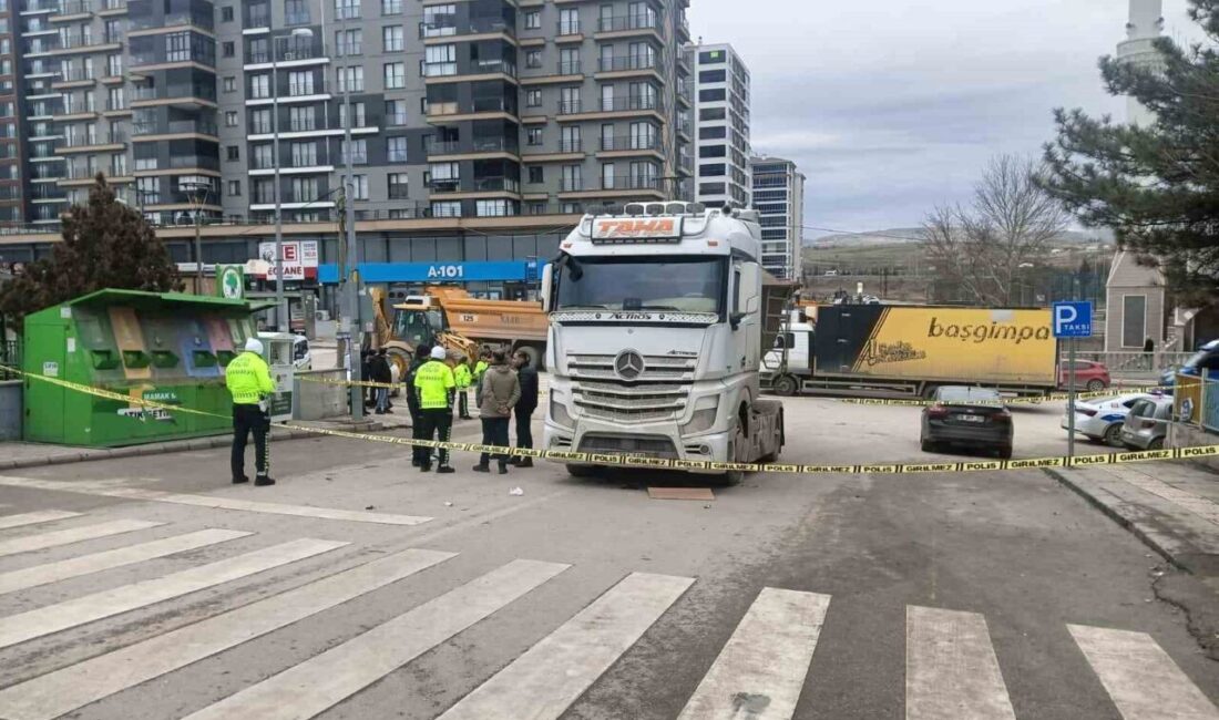 Ankara’da yaşlı bir kadın, cüzdanını düşürdüğü sırada yerden almaya çalışırken