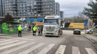 Ankara’da yaşlı bir kadın, cüzdanını düşürdüğü sırada yerden almaya çalışırken