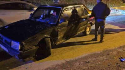 Bartın’da meydana gelen trafik kazasında iki otomobil çarpıştı ve kazada