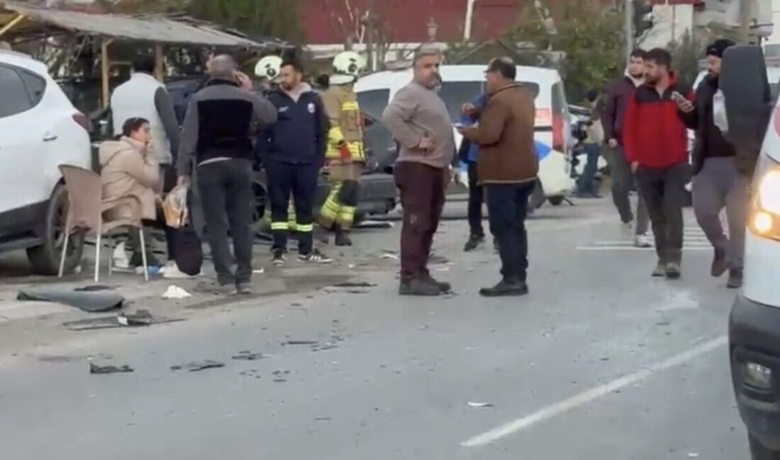 Hatay’ın Arsuz ilçesinde meydana gelen zincirleme trafik kazasında 5 araç