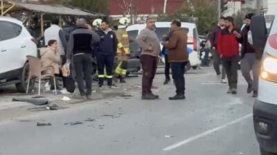 Hatay’ın Arsuz ilçesinde meydana gelen zincirleme trafik kazasında 5 araç