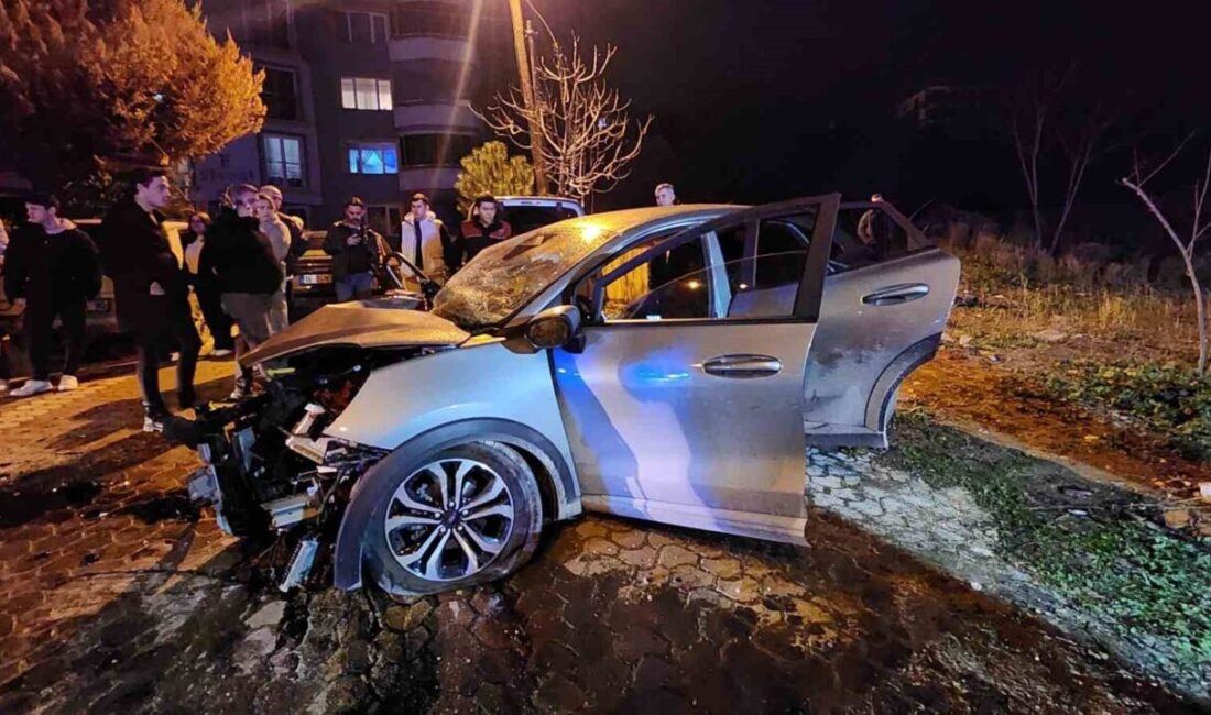 Mustafakemalpaşa ilçesinde meydana gelen trafik kazasında iki aracın çarpışması sonucu