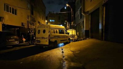 Kağıthane’de bir evsiz adam, ısınmak amacıyla tamirhane önünde bulunan bir