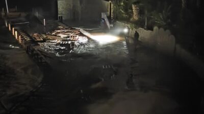 Kuşadası ilçesinde iskelede çalışırken meydana gelen fırtınada denize düşen 3