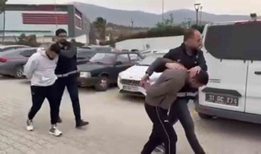 Hatay’ın İskenderun ilçesinde, hapis cezasıyla aranan 2 kişi polis tarafından